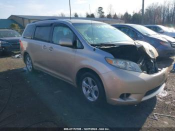  Salvage Toyota Sienna