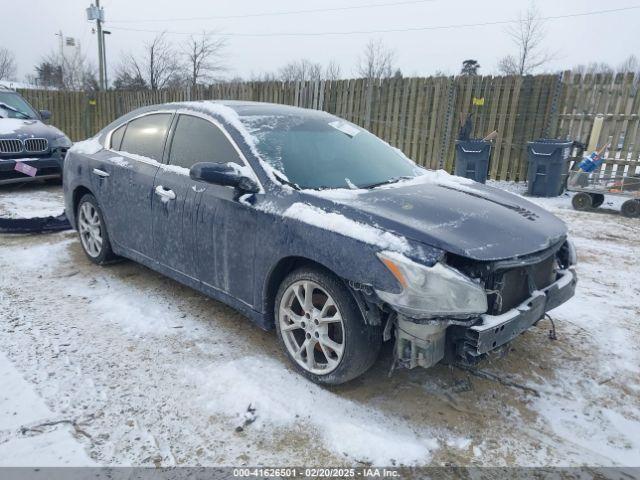  Salvage Nissan Maxima