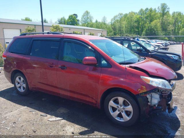  Salvage Toyota Sienna