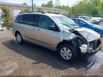  Salvage Toyota Sienna