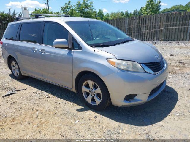  Salvage Toyota Sienna
