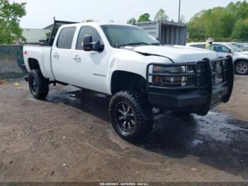  Salvage Chevrolet Silverado 2500