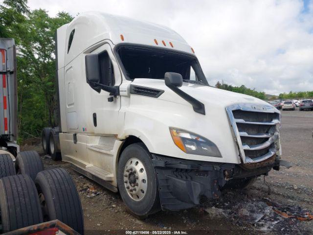  Salvage Freightliner New Cascadia 126