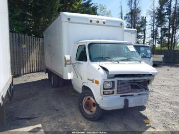  Salvage General Motors Cutaway Van