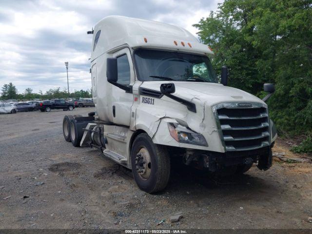  Salvage Freightliner New Cascadia 126