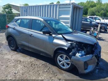  Salvage Nissan Kicks