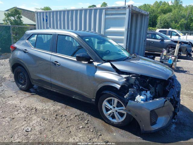  Salvage Nissan Kicks