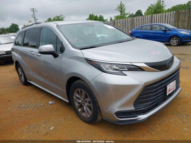  Salvage Toyota Sienna