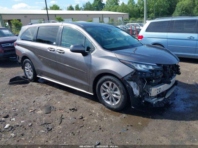  Salvage Toyota Sienna