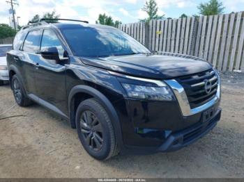  Salvage Nissan Pathfinder