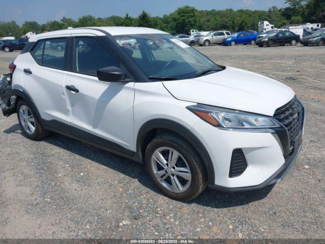  Salvage Nissan Kicks