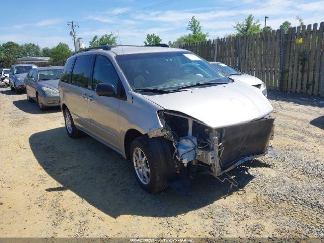  Salvage Toyota Sienna