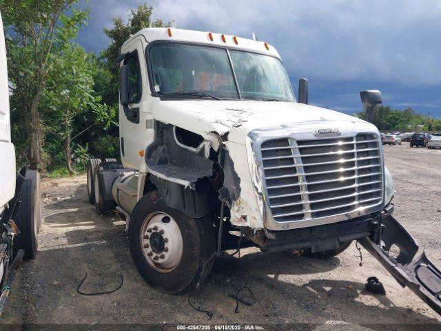  Salvage Freightliner Cascadia 125