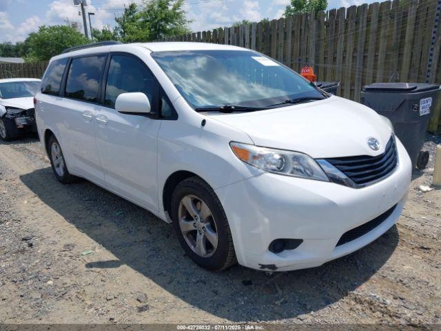  Salvage Toyota Sienna