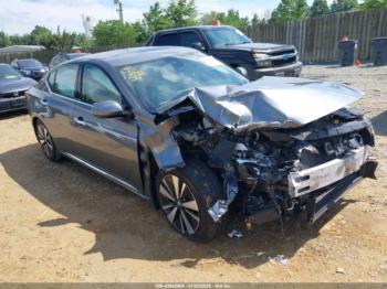  Salvage Nissan Altima