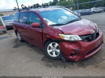  Salvage Toyota Sienna