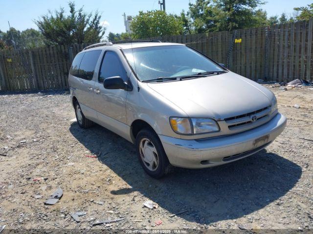  Salvage Toyota Sienna