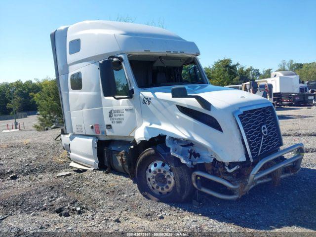  Salvage Volvo Vnl