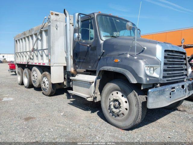  Salvage Freightliner 114sd