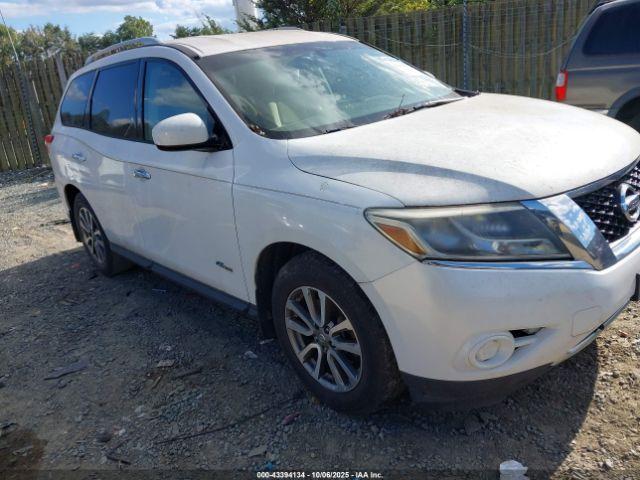  Salvage Nissan Pathfinder
