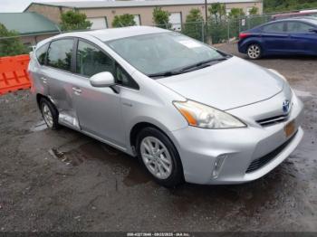  Salvage Toyota Prius v