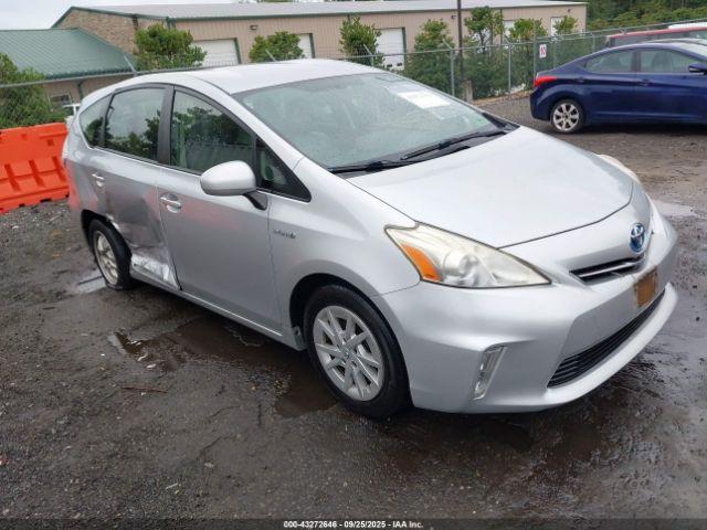  Salvage Toyota Prius v