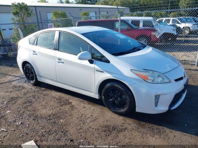  Salvage Toyota Prius