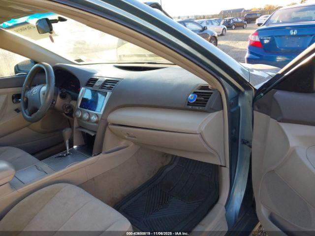 Toyota Camry Le Image 3