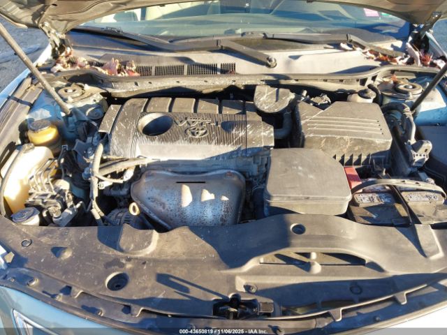 Toyota Camry Le Image 7