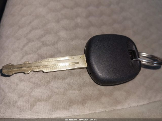 Toyota Camry Le Image 6