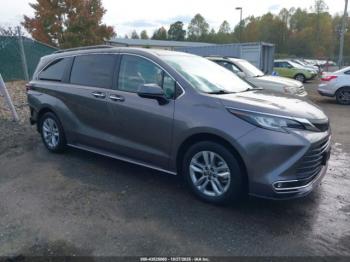  Salvage Toyota Sienna