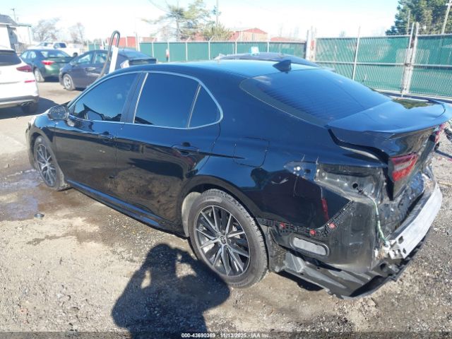 Toyota Camry Se Image 2