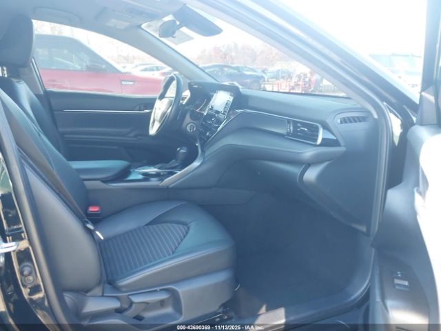 Toyota Camry Se Image 7