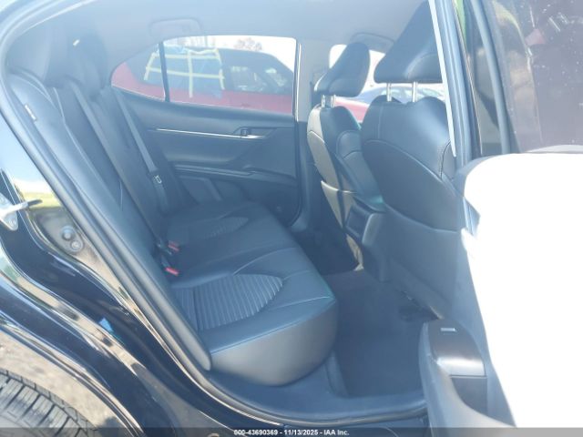 Toyota Camry Se Image 4