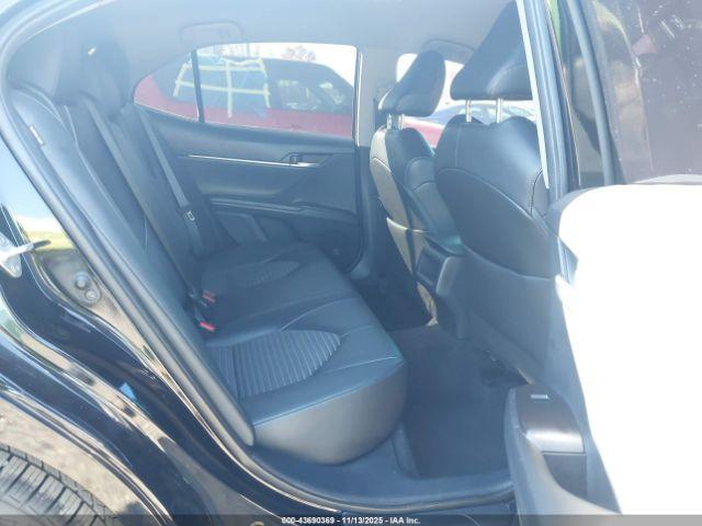 Toyota Camry Se Image 4