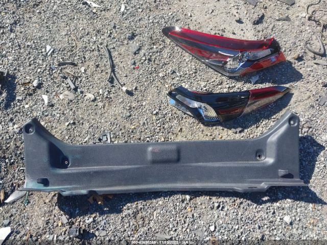 Toyota Camry Se Image 13