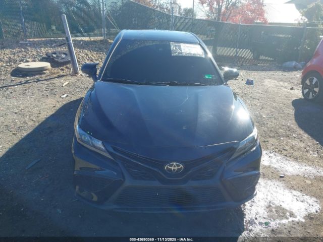 Toyota Camry Se Image 10