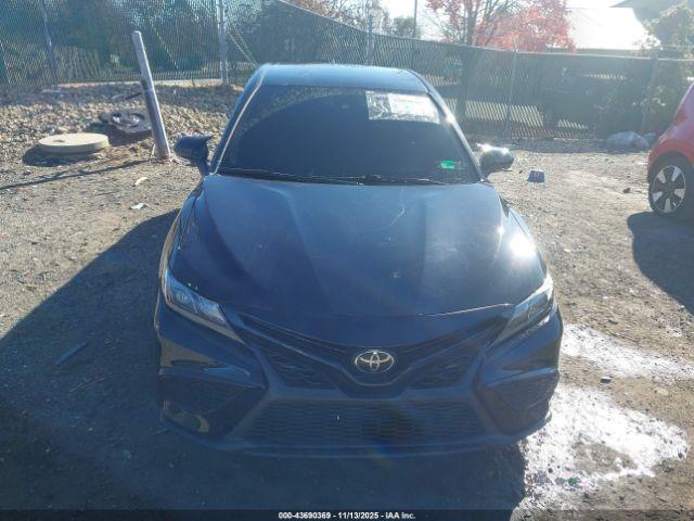 Toyota Camry Se Image 10