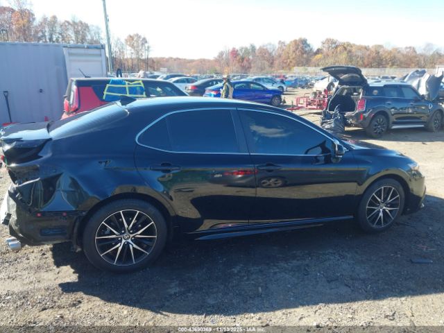 Toyota Camry Se Image 14