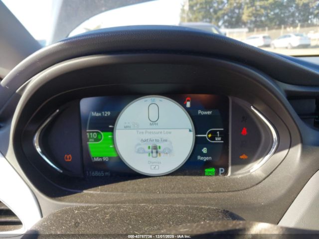 Chevrolet Bolt Premier Image 8