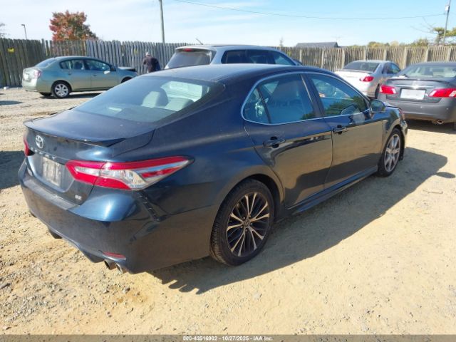 Toyota Camry Se Image 7