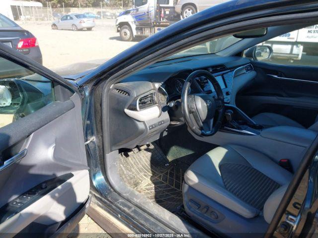 Toyota Camry Se Image 10