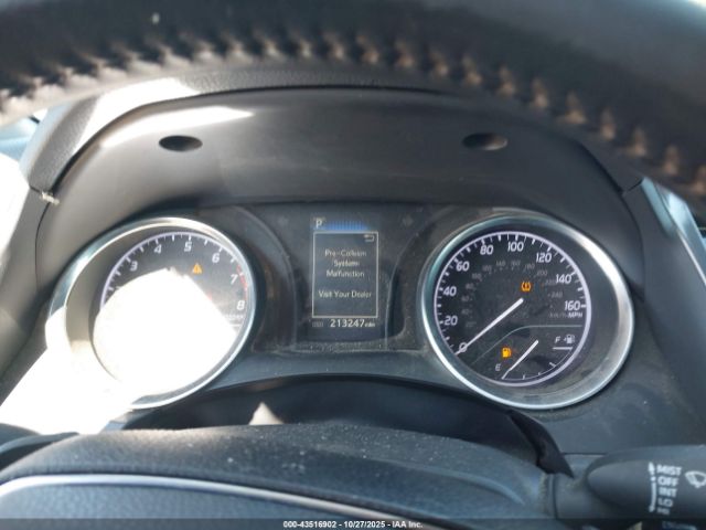 Toyota Camry Se Image 8