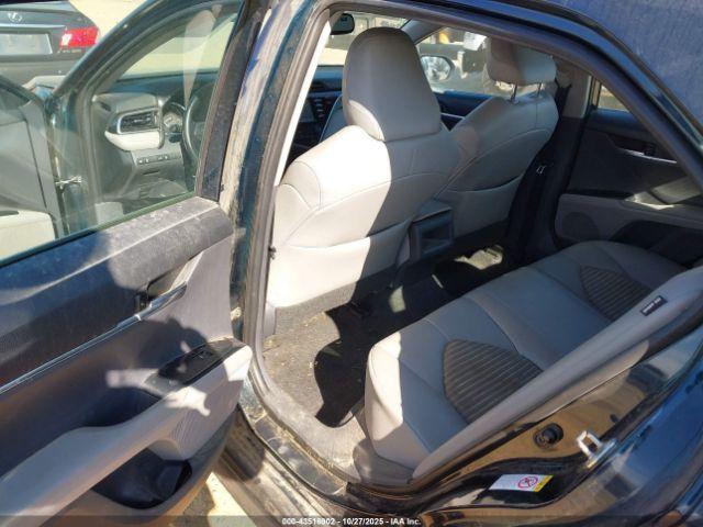 Toyota Camry Se Image 14