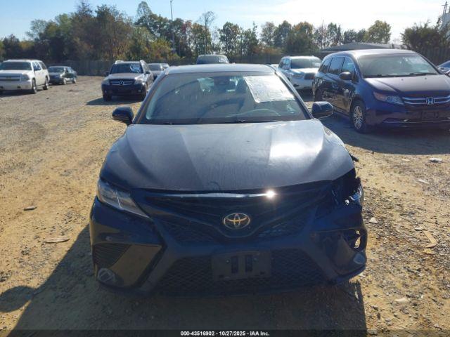 Toyota Camry Se Image 2