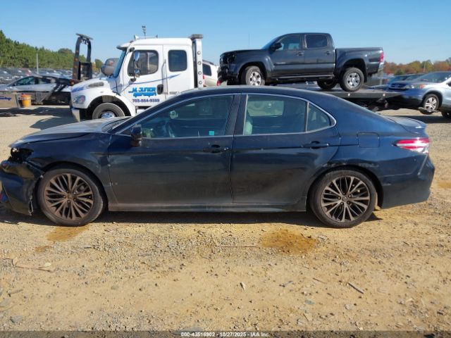 Toyota Camry Se Image 4