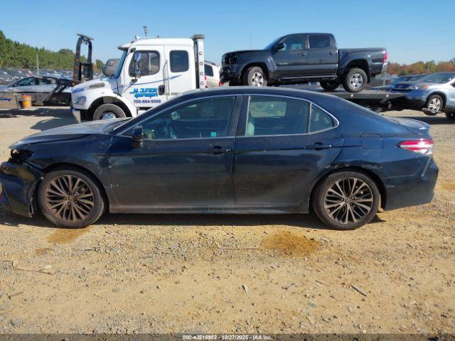 Toyota Camry Se Image 4