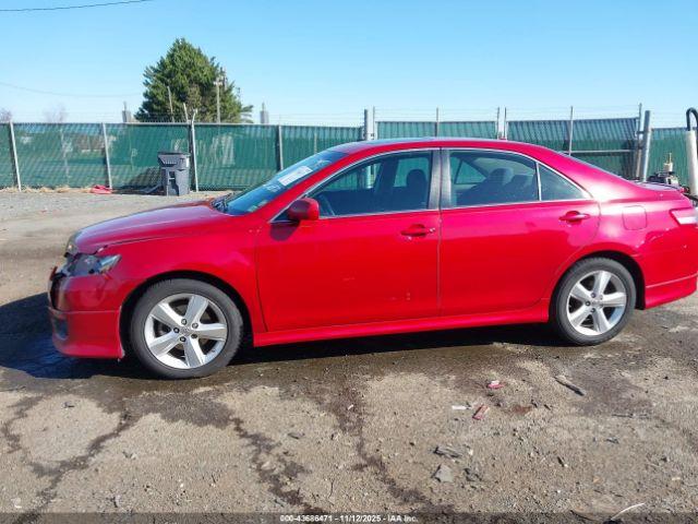 Toyota Camry Se Image 11