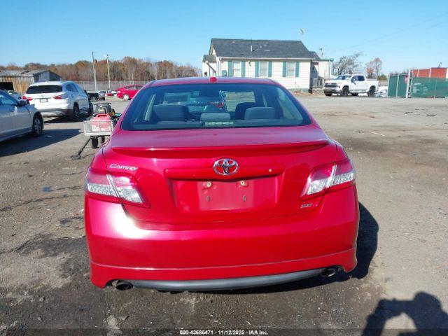 Toyota Camry Se Image 12