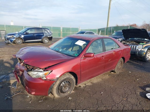 Toyota Camry Le Image 4